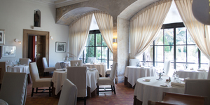 baumaniere-les-baux-de-provence-restaurant-1