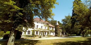 chateau-des-ayes-facade-2