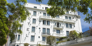 college-hotel-facade-3