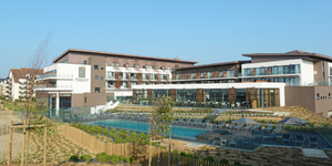 hotel-les-bains-de-cabourg-thalazur-thalassotherapie-a-spa-facade-2
