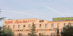 hotel-restaurant-lyon-est-facade-1
